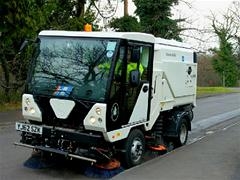 Street sweeping vehicle